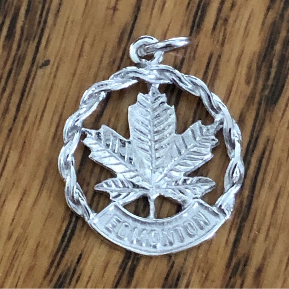 Edmonton Charm with maple leaf. Very cute little vintage charm in great shape. - Picture 7 of 7